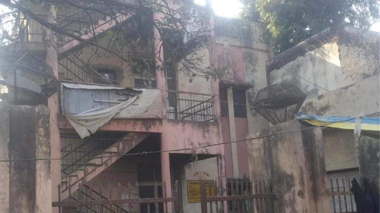 Unnao News: गुम हो गई ट्रिन-ट्रिन की गूंज, संसाधन भी हुए बदहाल, सेवा में नहीं हैं सहायता नंबर 