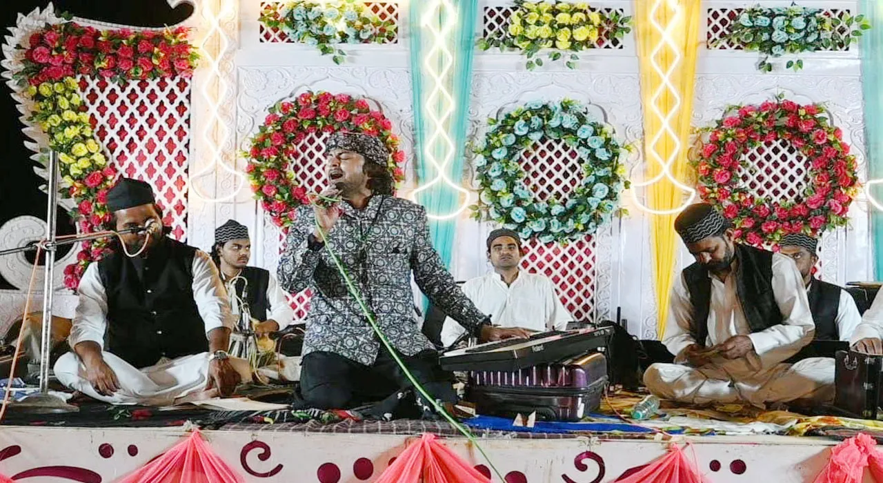 वल्लाह क्या हसी है जलवा मेरे नबी का, दीदार कर रहा है मौला मेरे नबी का..., मुल्क में अमन शांति की दुआ के साथ उर्स का समापन