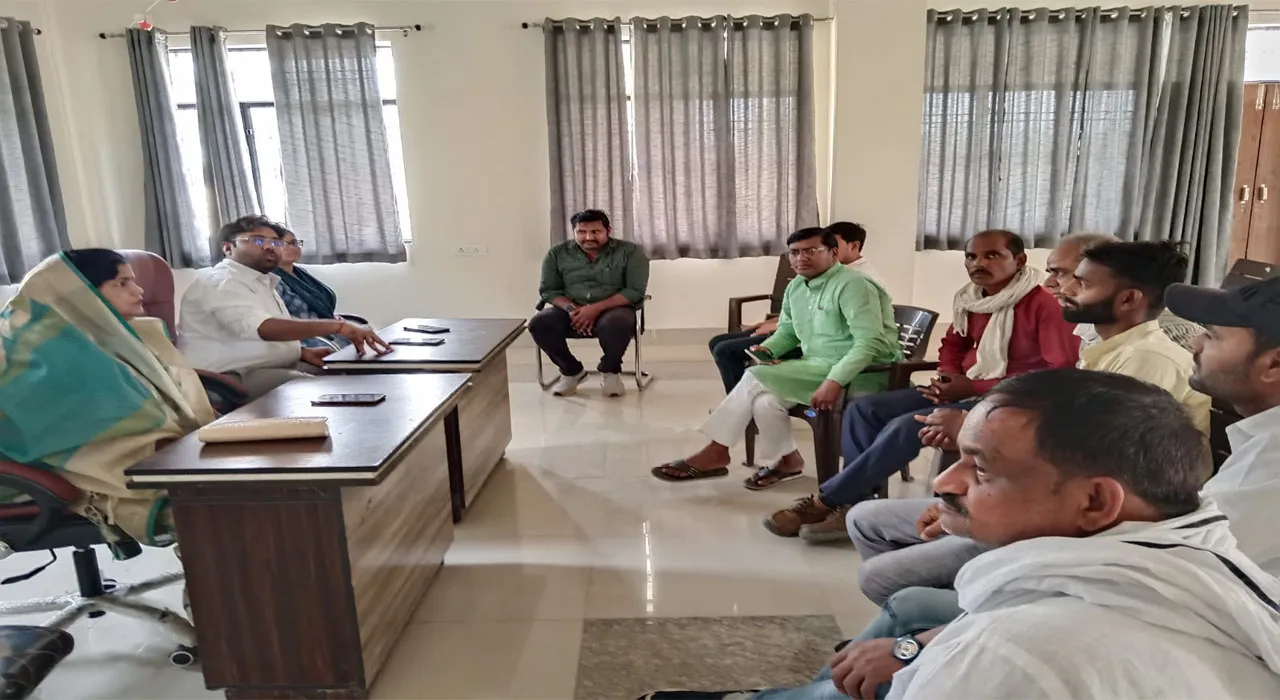 अयोध्या: सोहावल में भ्रष्टाचार की खुली परतें!, 100 बोरी चूना खरीद पर 190 का दिखाया भुगतान, चेयरमैन व ईओ में जमकर हुई भिड़ंत 