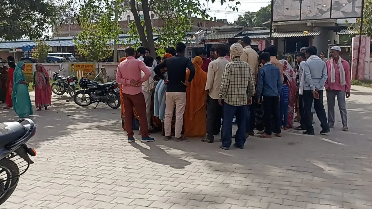 बहराइच: अनियंत्रित बाइक ट्रैक्टर में घुसी, बेटे की मौत, पिता गंभीर, परिवार में कोहराम 