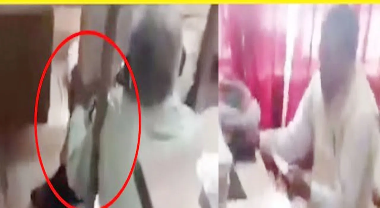 अमेठी: बुजुर्ग फरियादी से पैर दबवा रहे थे बड़े बाबू!, वीडियो वायरल हुआ तो देने लगे यह सफाई, देखें VIDEO... 