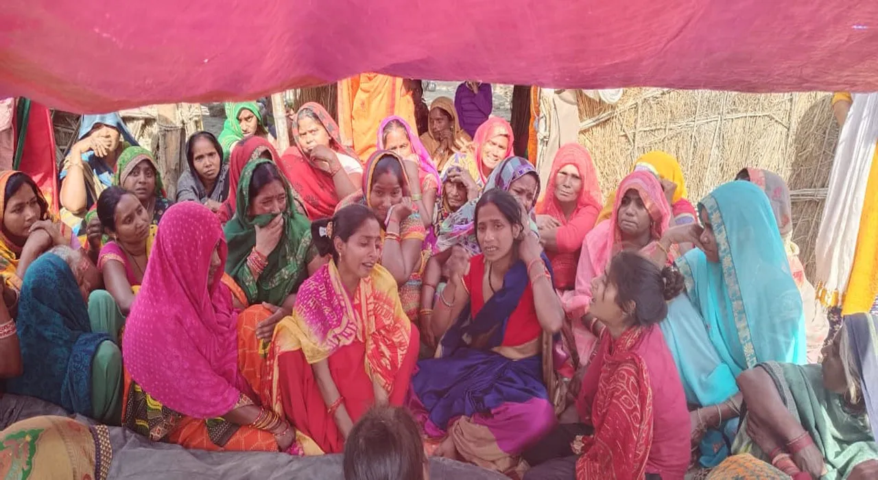 बाराबंकी: परिजनों की चीख-पुकार व क्रंदन से फटा हर किसी का कलेजा, पोस्टमार्टम के बाद शव पहुंचे सभी के बह निकले आंसू