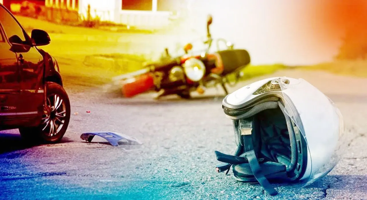 VIDEO: हाफ डाला और बाइक की भिड़ंत में युवक की मौत, तीन घायल, लखनऊ में नहीं थम रहा तेज रफ्तार का कहर