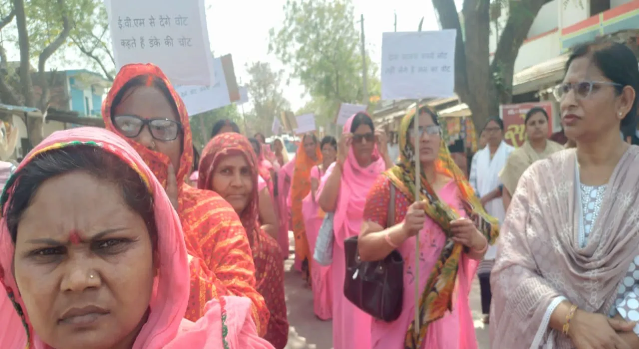 अयोध्या: मतदाताओं को जगाने के लिए आंगनबाड़ी कार्यकत्रियों ने निकाली रैली