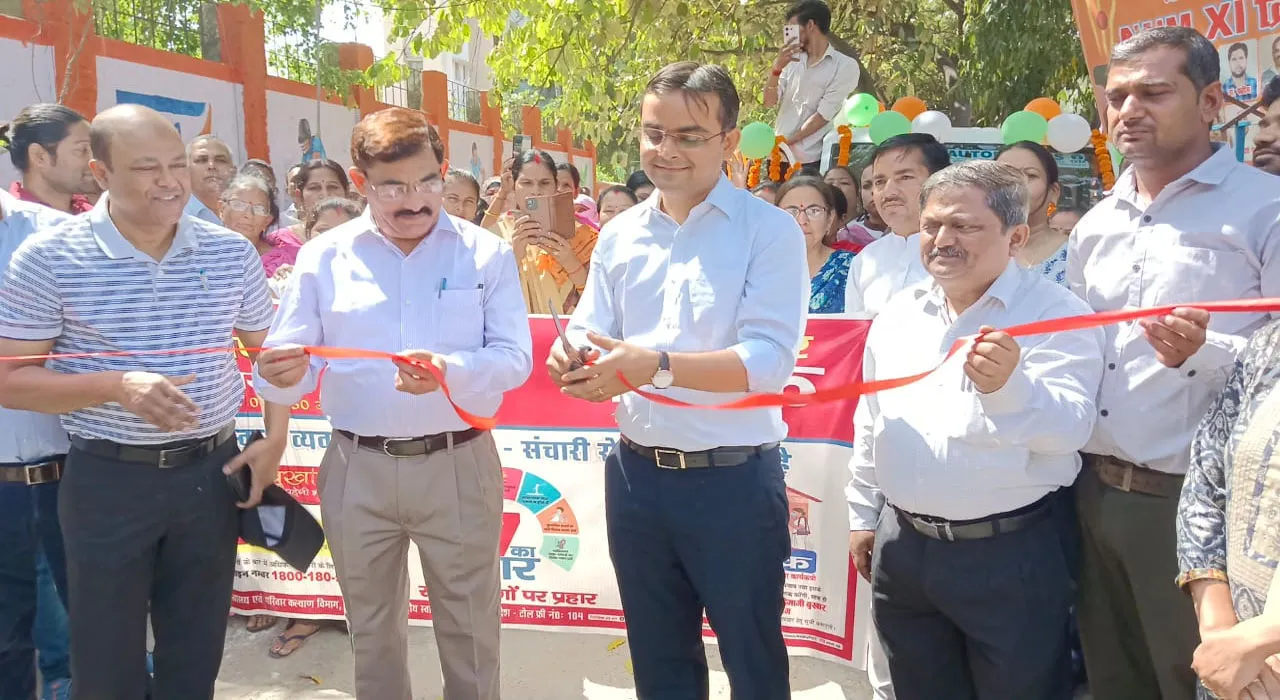 बाराबंकी: डीएम ने संचारी रोग नियंत्रण अभियान का किया शुभारंभ, हरी झंडी दिखाकर रैली को किया रवाना