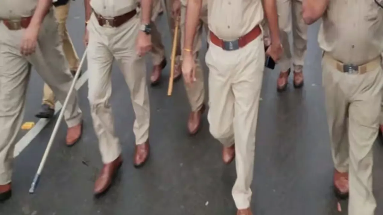 Ghazipur Crime News : नाली विवाद की पैमाइश के दौरान बवाल, ग्रामीणों ने किया पथराव, पुलिसकर्मी व पत्रकार घायल