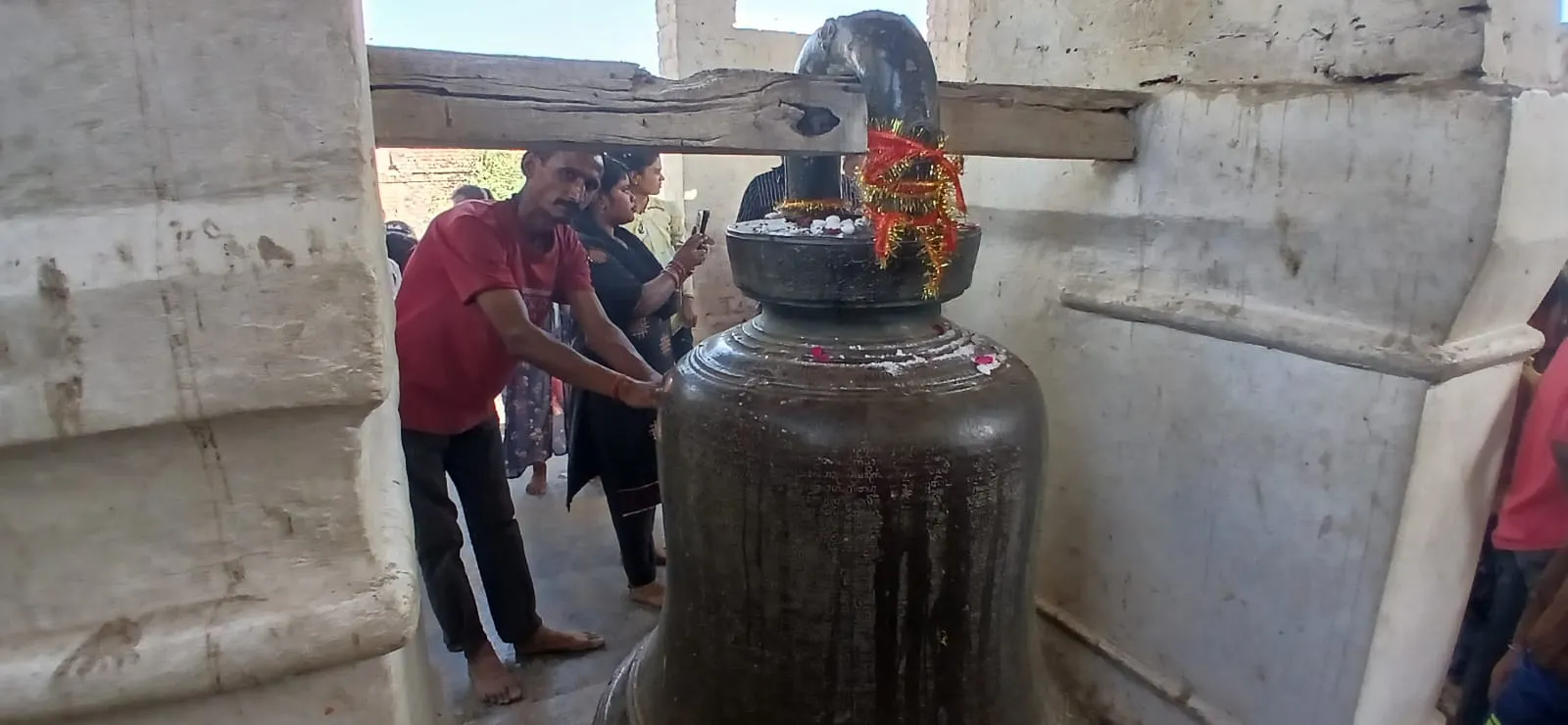 कासगंज: भीमसेन मंदिर पर लगा परंपरागत सांस्कृतिक मेला, श्रद्धालुओं ने की पूजा अर्चना...जमकर हुई खरीदारी