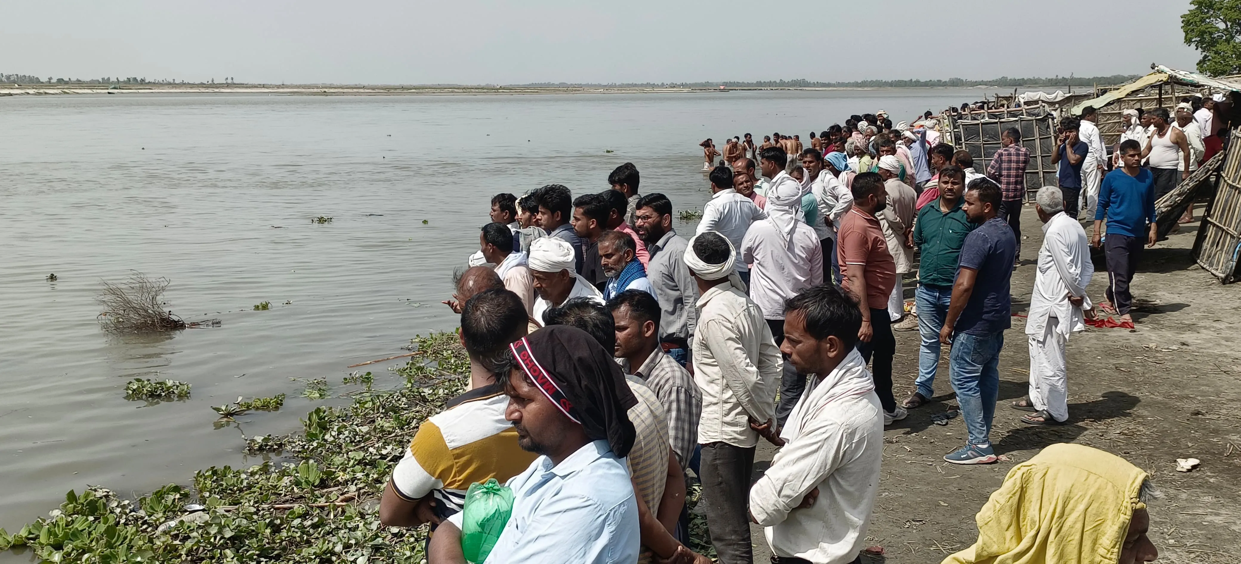 अमरोहा: गंगा में नहाते वक्त बड़ा हादसा, तीन युवक डूबे...दो की मौत, एक को बचाया