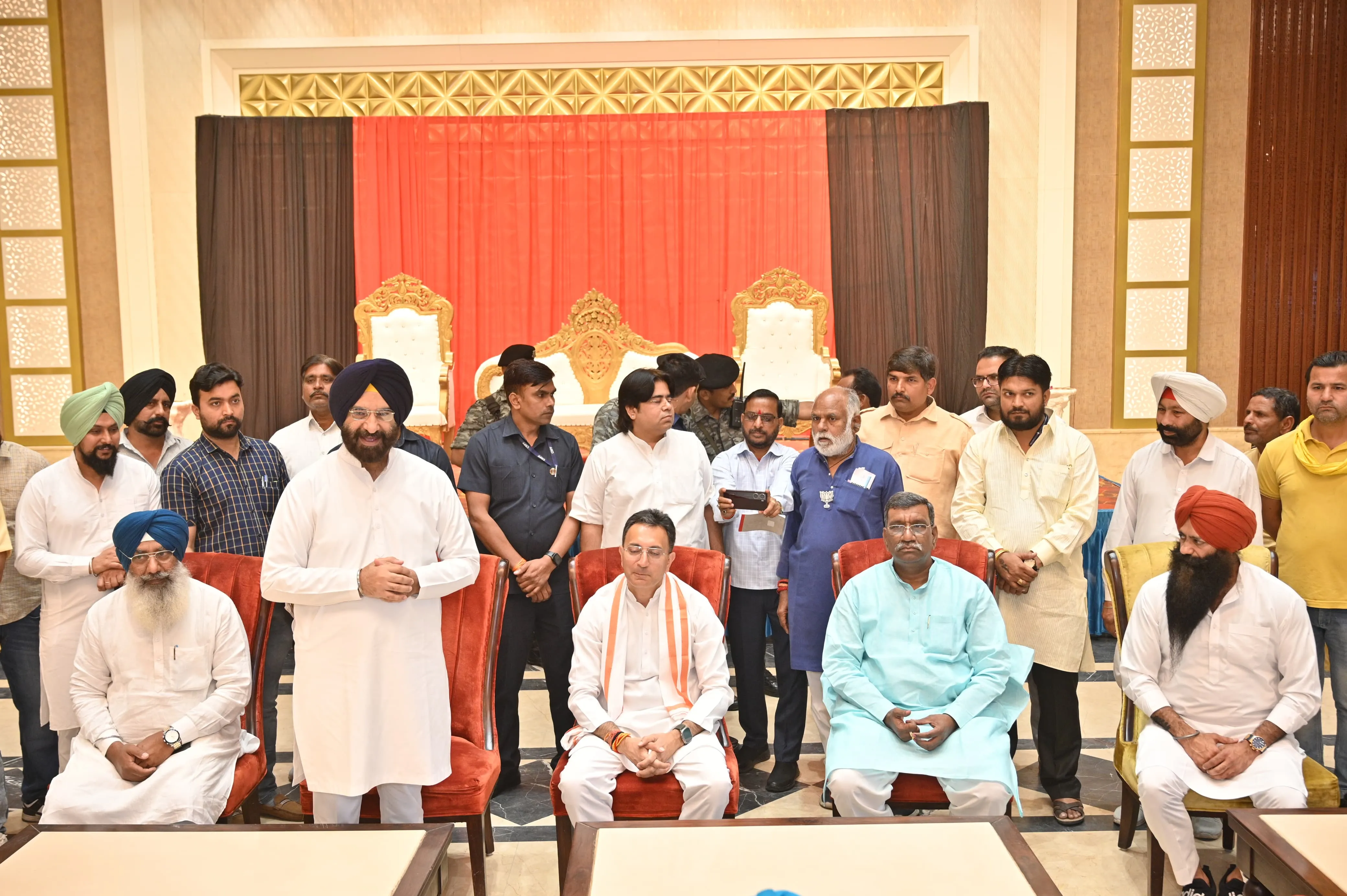 पीलीभीत: केजरीवाल पर भाजपा के राष्ट्रीय सचिव ने साधा निशाना, बोले- दिल्ली में जो भ्रष्टाचार मिटाने आए, वह खुद फंस गए