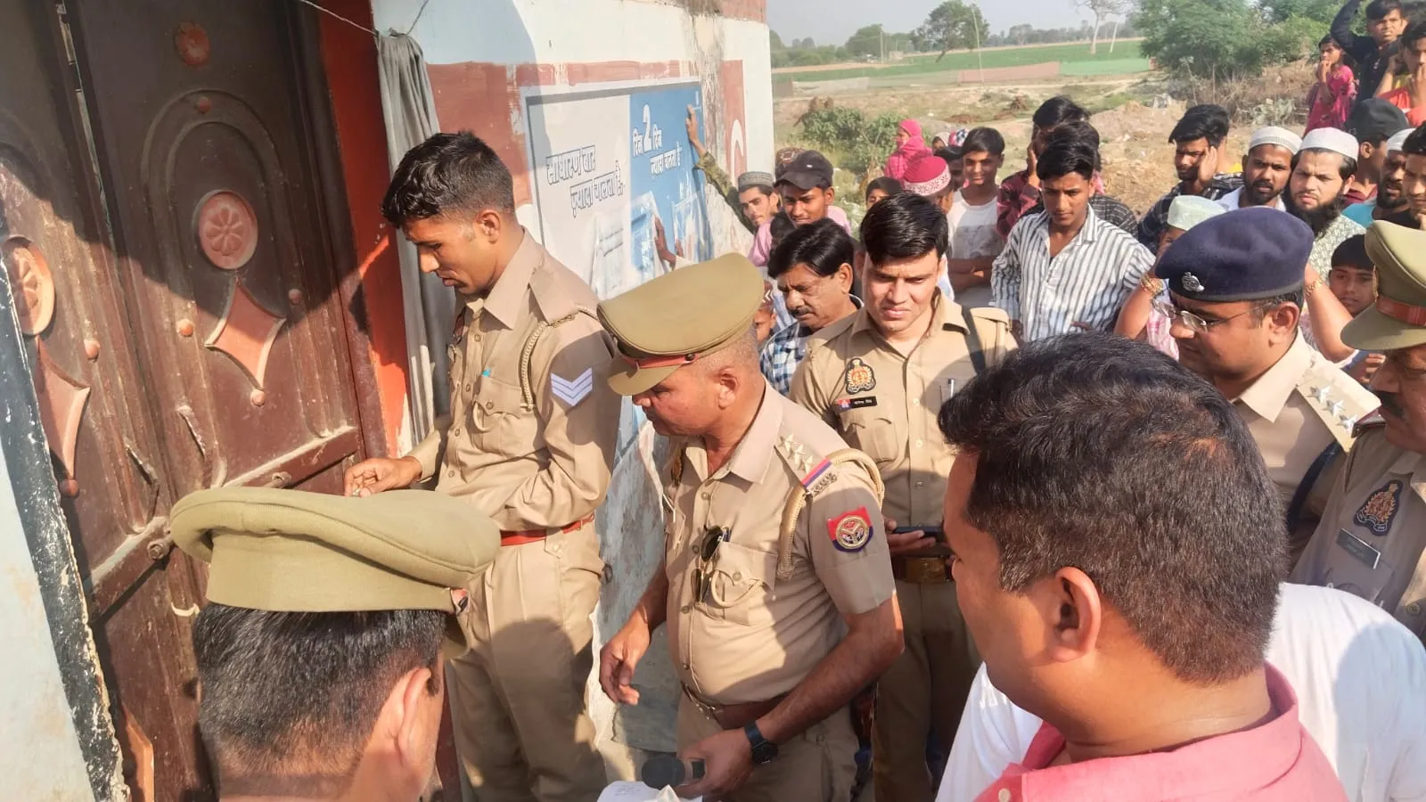 बदायूं: गैंगस्टर भाइयों पर पुलिस की बड़ी कार्रवाई, 6.40 लाख रुपये की संपत्ति जब्त