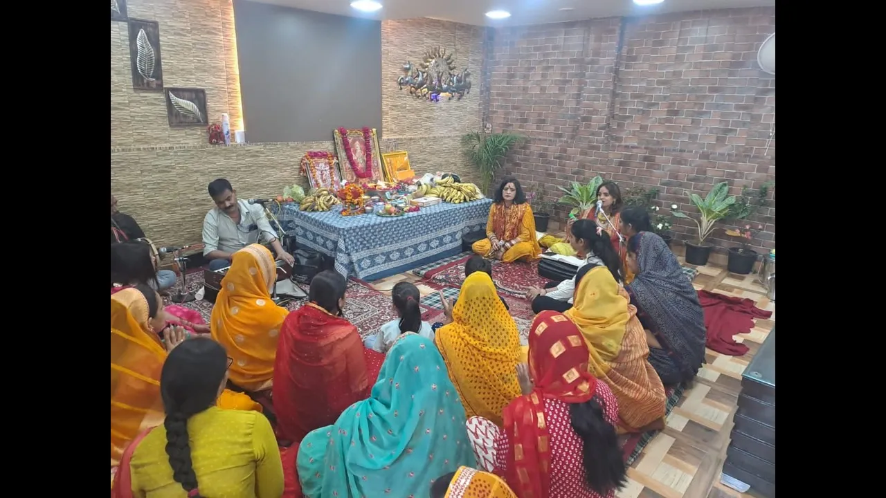 जौनपुर: भक्ति रस की धारा में भक्तों ने लगायी डुबकी, लगा जयकारा