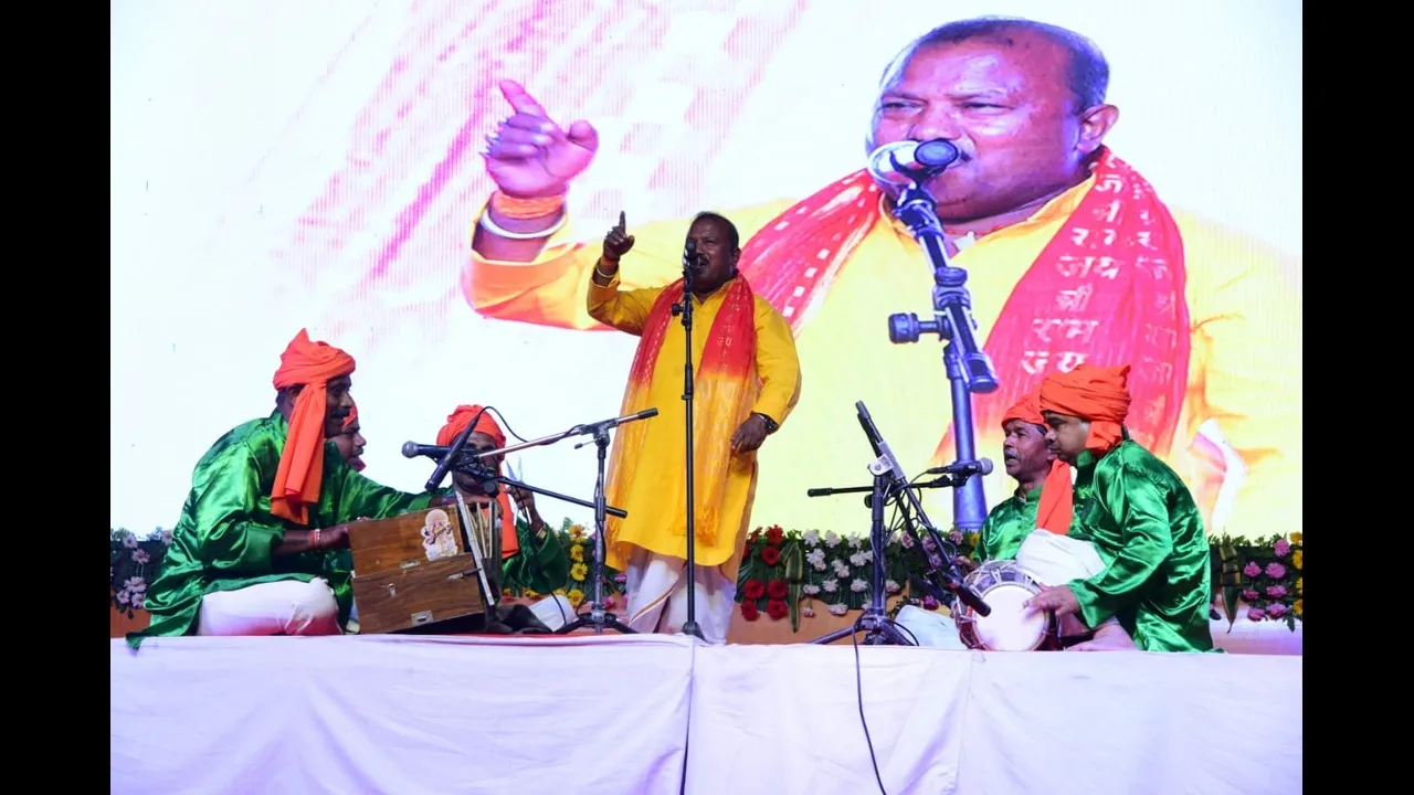 अयोध्या: लोकगीतों से तुलसी मंच बना आकर्षण का केंद्र, छाया है राम जन्मोत्सव का उल्लास 