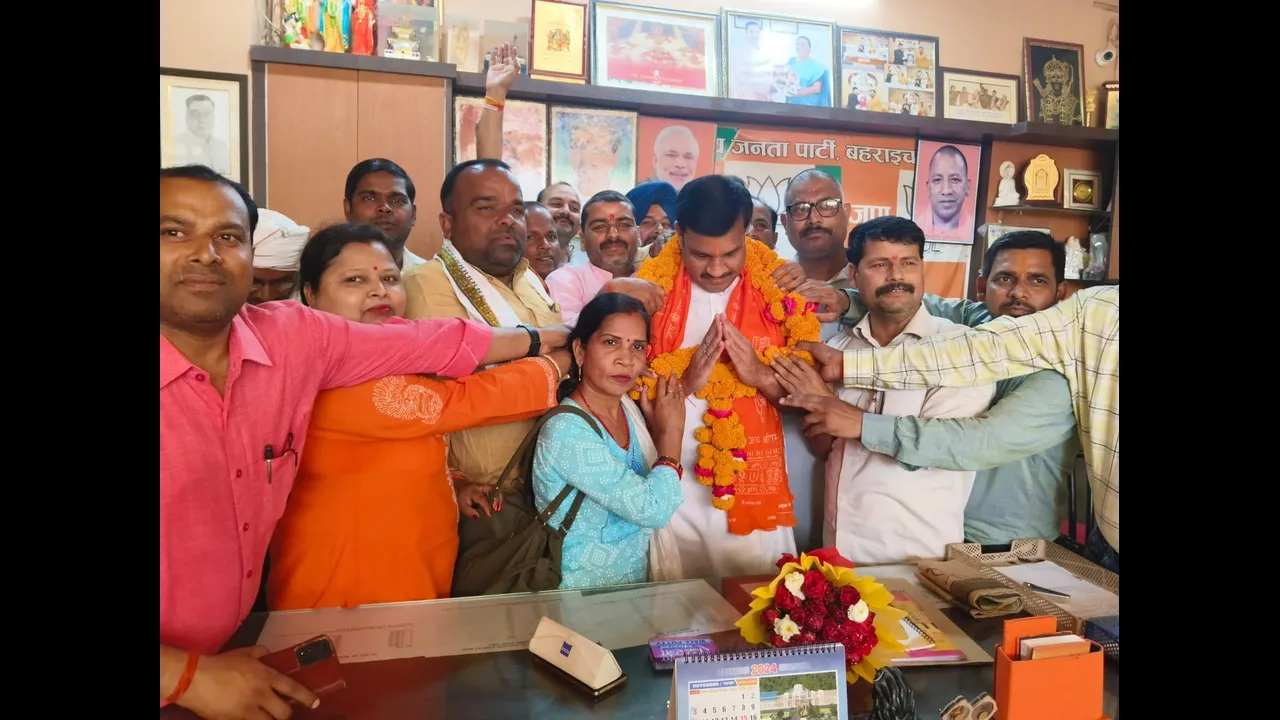 बहराइच: भाजपा सांसद प्रत्याशी से मुलाकात कर समस्या निस्तारण की मांग कर रहे शिक्षामित्र