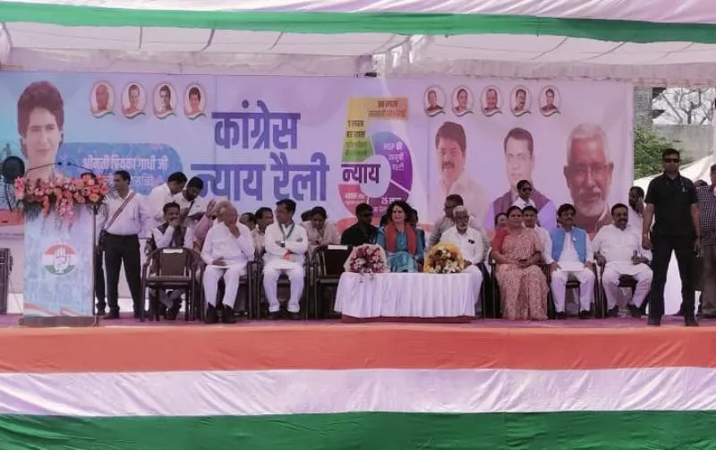 रामनगर : LIVE- प्रियंका गांधी पहुंची रामनगर...देखिए सीधे रामनगर किसान इंटर कॉलेज से लाइव