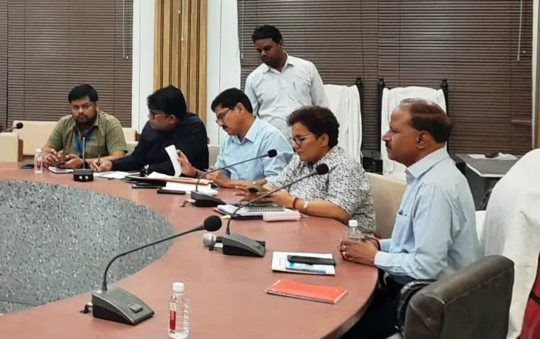 पीलीभीत: सेक्टर मजिस्ट्रेटों ने बूथ निरीक्षण की प्रस्तुत की रिपोर्ट, उप जिला निर्वाचन अधिकारी की अध्यक्षता में संपन्न हुई बैठक