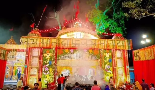 कासगंज: घंटों की गूंज से भक्तिमय हुआ वातावरण, श्रद्धालुओं ने किए दर्शन