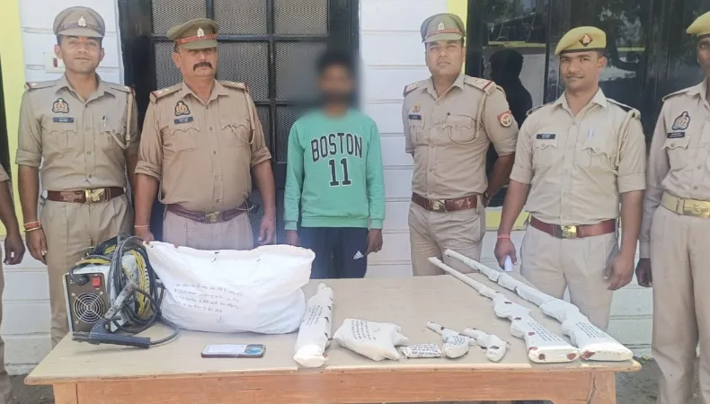 Bareilly News: यूट्यूब से वीडियो देखकर बना रहा था अवैध तमंचे और बंदूक, गिरफ्तार 