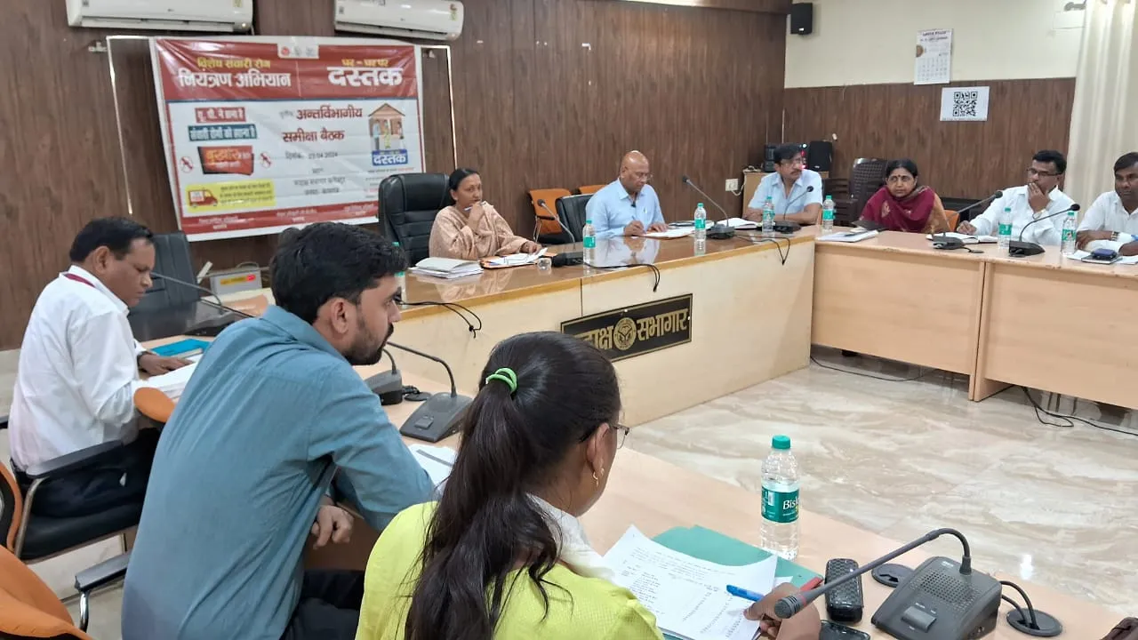 कासगंज: संचारी रोगों की रोकथाम के लिए आमजन को करें जागरूक- डीएम  