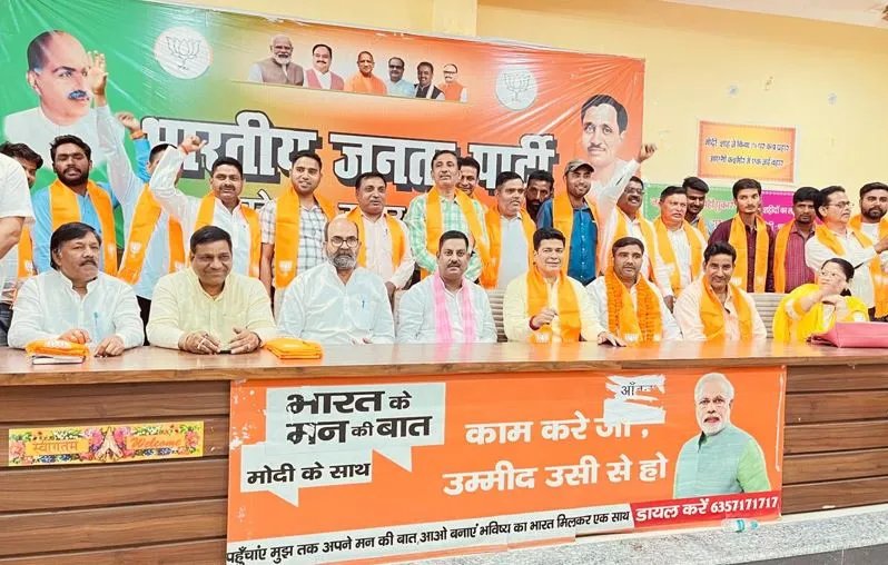 Bareilly News: सपा के शेरगढ़ ब्लॉक प्रमुख भूपेंद्र कुर्मी अपने समर्थकों के साथ बीजेपी में हुए शामिल 