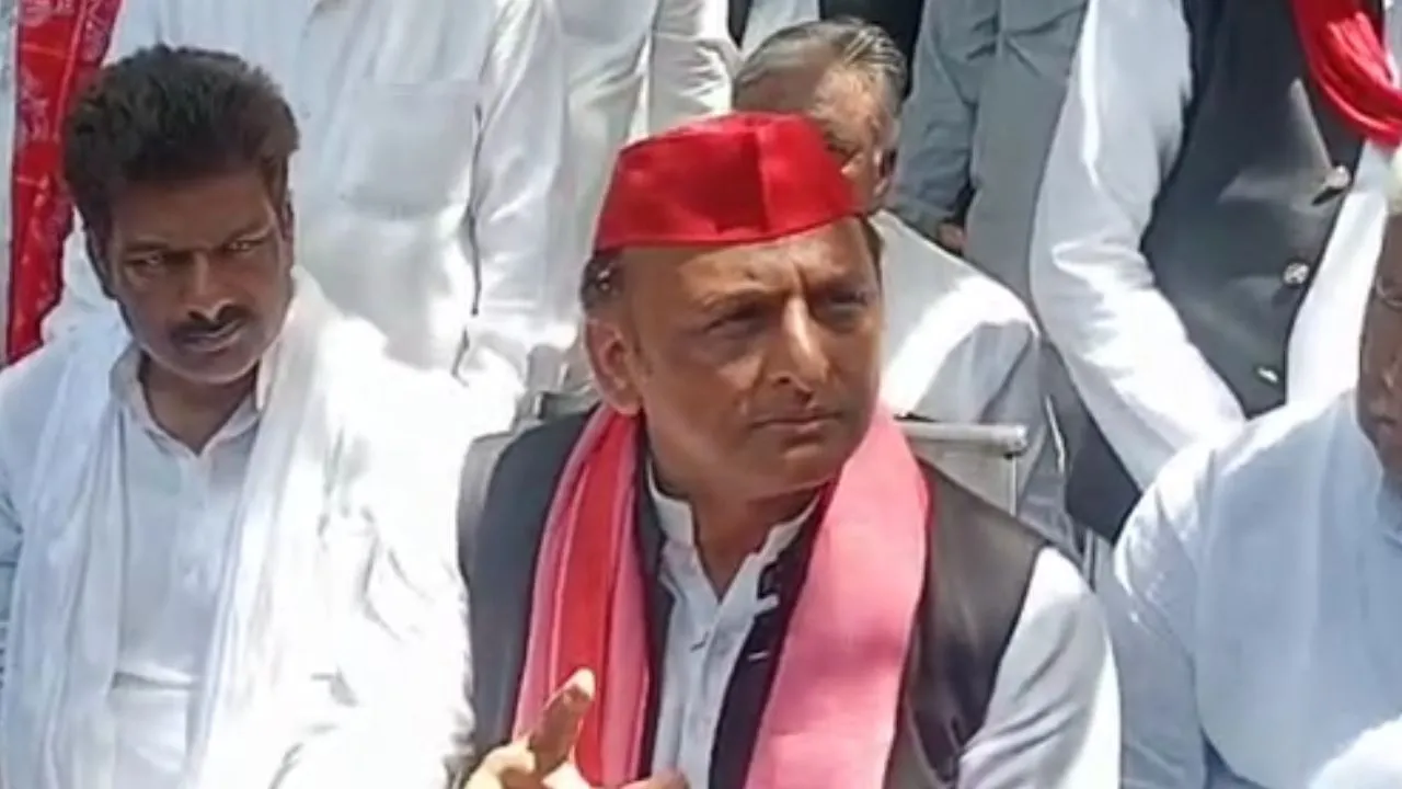 अखिलेश यादव बोले- 'पहली ही गेंद पर मारेंगे छक्का...रूझान देखकर बिगड़ी भाजपा नेताओं की भाषा'