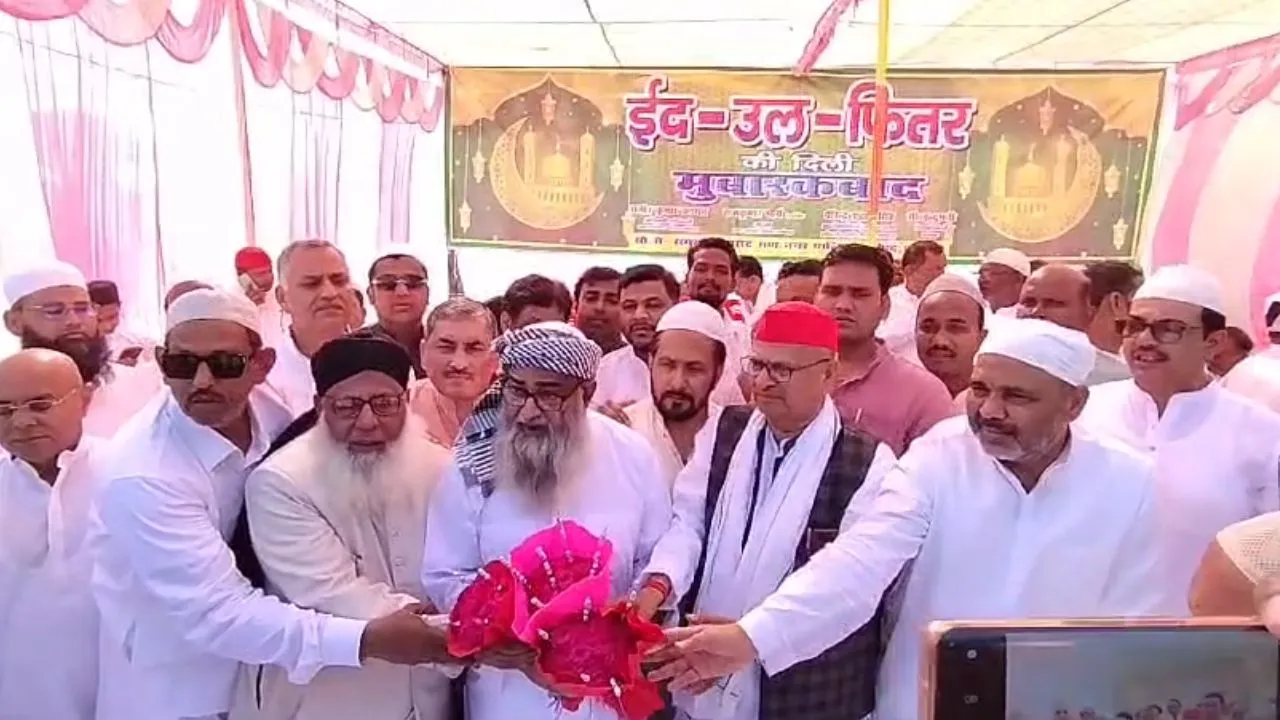 Fatehpur: ईद की नमाज में पहुंचे सपा प्रदेश अध्यक्ष; दी बधाई, बोले- 'BJP के दस सालों के कुशासन के खिलाफ जनता लड़ रही है चुनाव' 