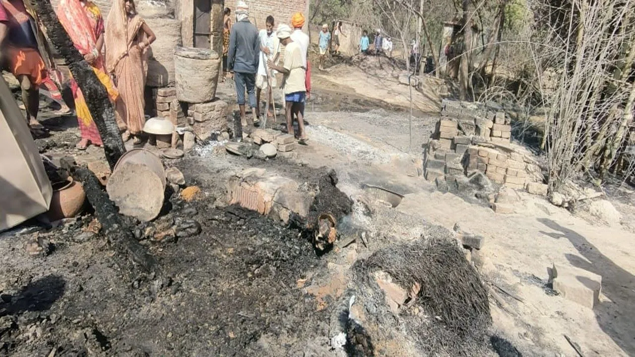 बलरामपुर: आग में जिंदा जलकर महिला की मौत, 30 परिवार तबाह