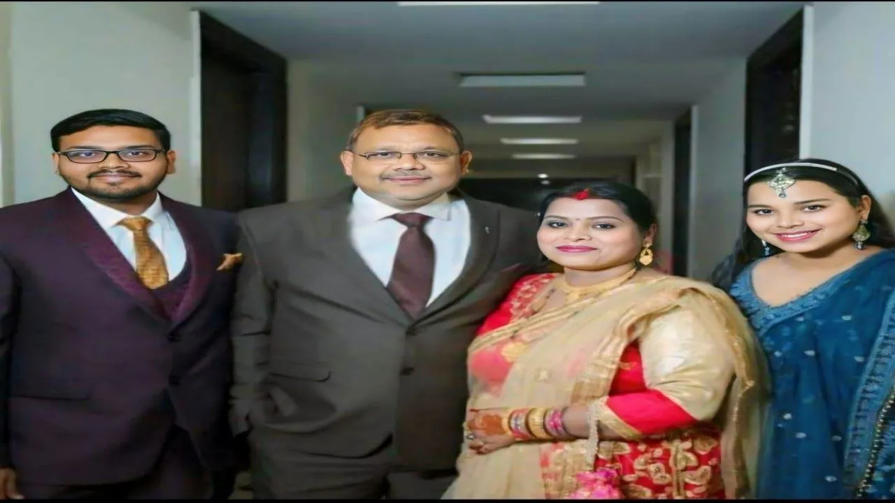 Video: IPS की ट्रेनिंग कर रहे आदित्य ने टॉप किया UPSC,माता-पिता और बाबा ने खोले Topper के राज