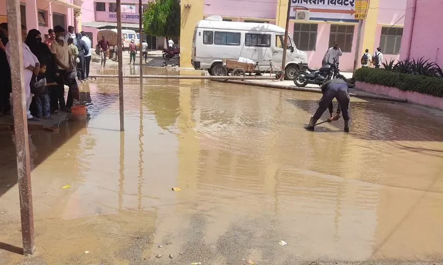 Bareilly News: इलाज की राह में मुश्किलें, परेशान हो रहे मरीज