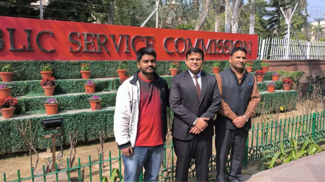 Farrukhabad: कटरी क्षेत्र में जन्मे अनुपम सिंह ने यूपीएससी परीक्षा में जनरल कैटेगरी में 699 रैंक की प्राप्त...जिले का बढ़ाया गौरव