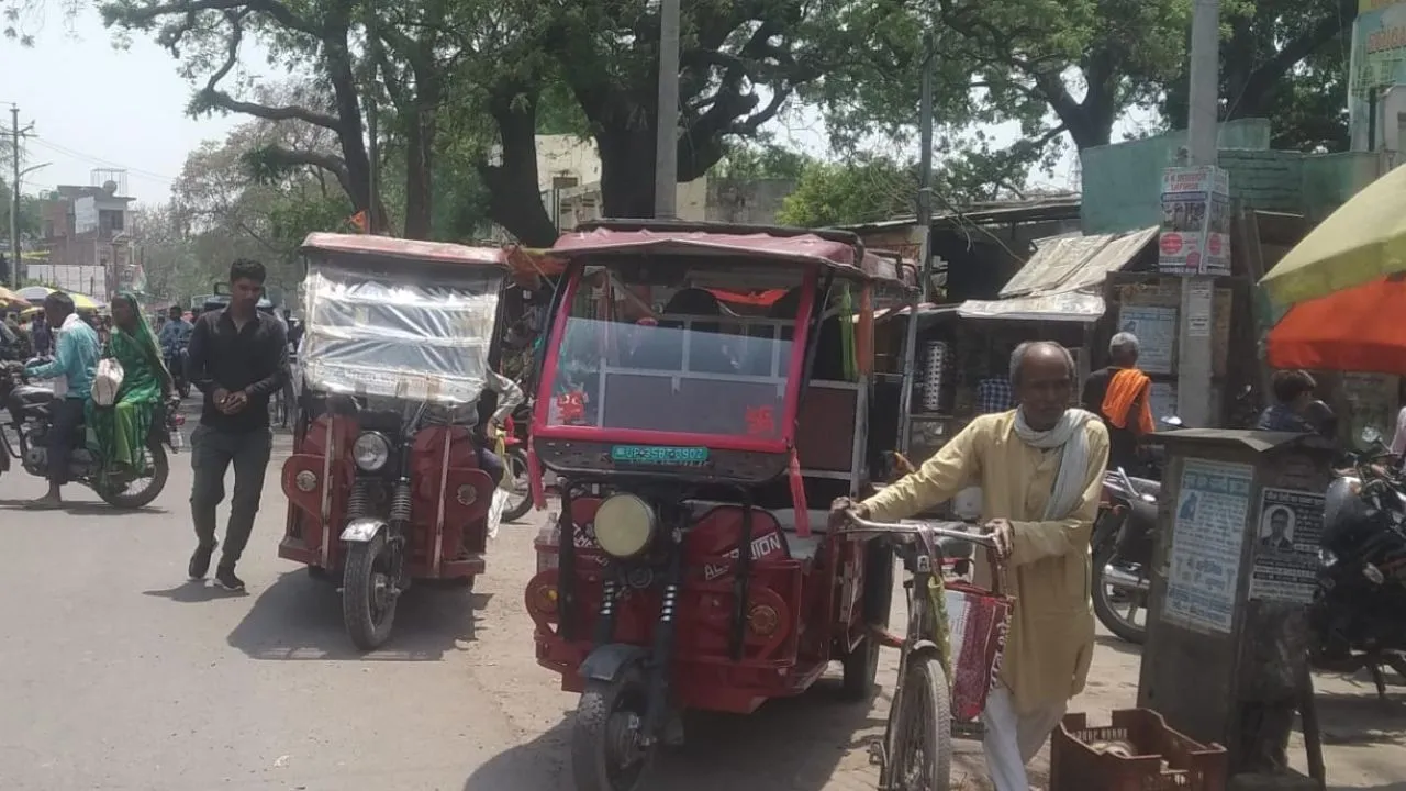 Unnao: आखिर नींद से कब जागेगा परिवहन विभाग? न रजिस्ट्रेशन न लाइसेंस, धड़ल्ले से फर्राटा भर रहे बिना नंबरों वाले वाहन 