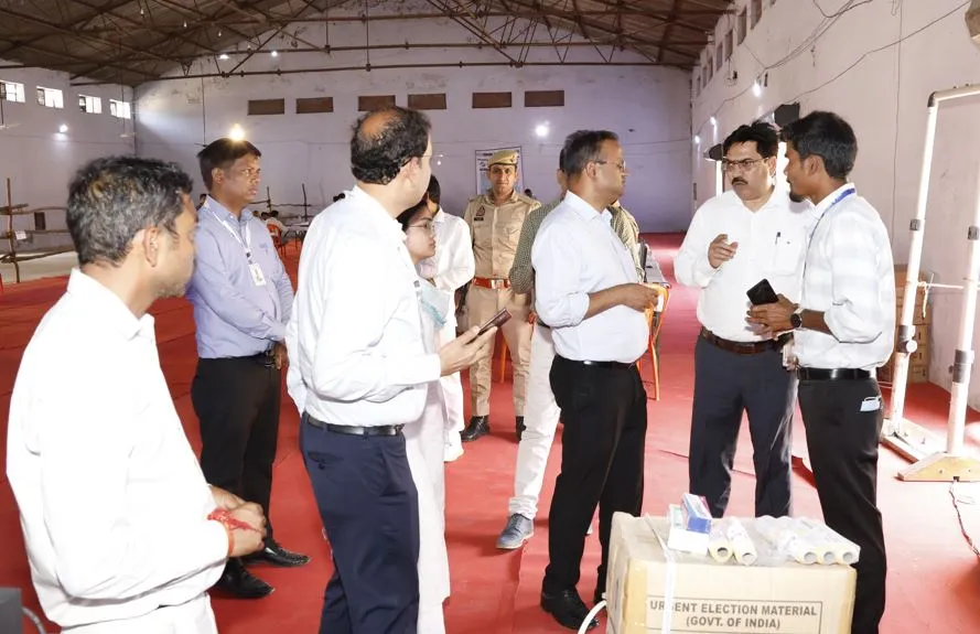 Bareilly News: डीएम ने ईवीएम कमीशनिंग का लिया जायजा, दिए जरूरी निर्देश 