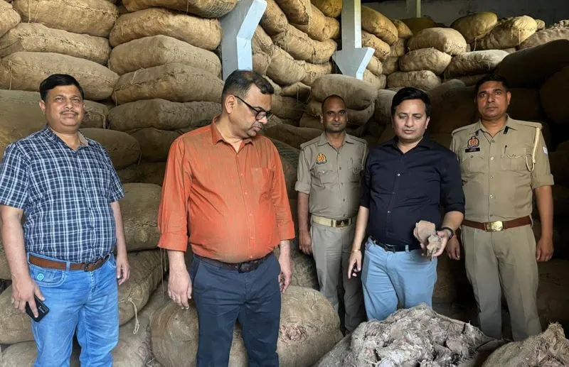 रामपुर: बीड़ी कारोबारी के घर पर जीएसटी टीम का छापा, मिली अनियमित्ताएं