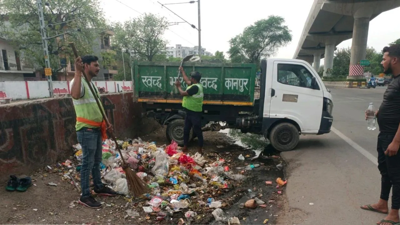 Kanpur: जीटी रोड पर मिला कूड़े का ढेर; गुस्साए नगर आयुक्त ने सफाई निरीक्षक समेत एक दर्जन पर की कार्रवाई, दी चेतावनी...