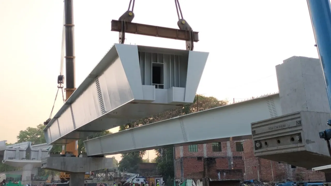 Kanpur: मेट्रो ने सीसामऊ नाले पर रखे दो स्टील बॉक्स गर्डर; कॉरिडोर एक को आगे जोड़ने की कड़ी में अहम चुनौती हुई पार 