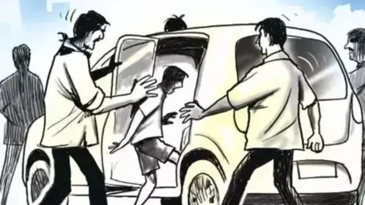 Farrukhabad Crime: पति को नशा सुंघाने के बाद हाथ-पैर बांधकर फेंका...कार सवारों ने पत्नी-बच्चों को किया अगवा