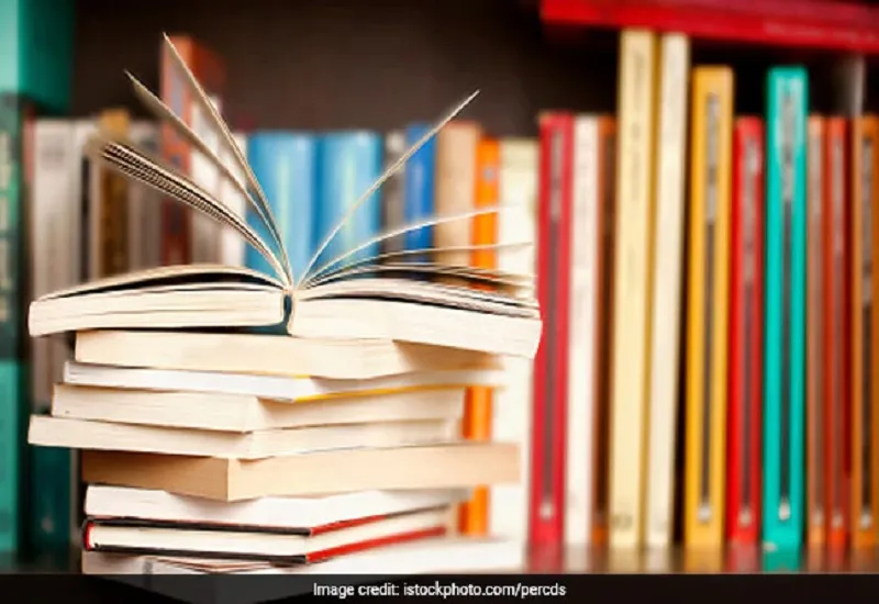 मुरादाबाद :  कमीशन के खेल से अभिभावक परेशान, निजी स्कूल हर साल बदल देते हैं किताबें