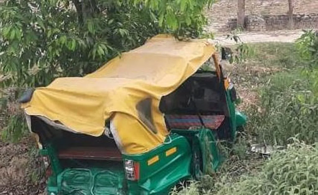 पीलीभीत: कंटेनर ने टेंपो और बाइक में मारी टक्कर, देवरानी-जेठानी समेत तीन की मौत...13 घायल 