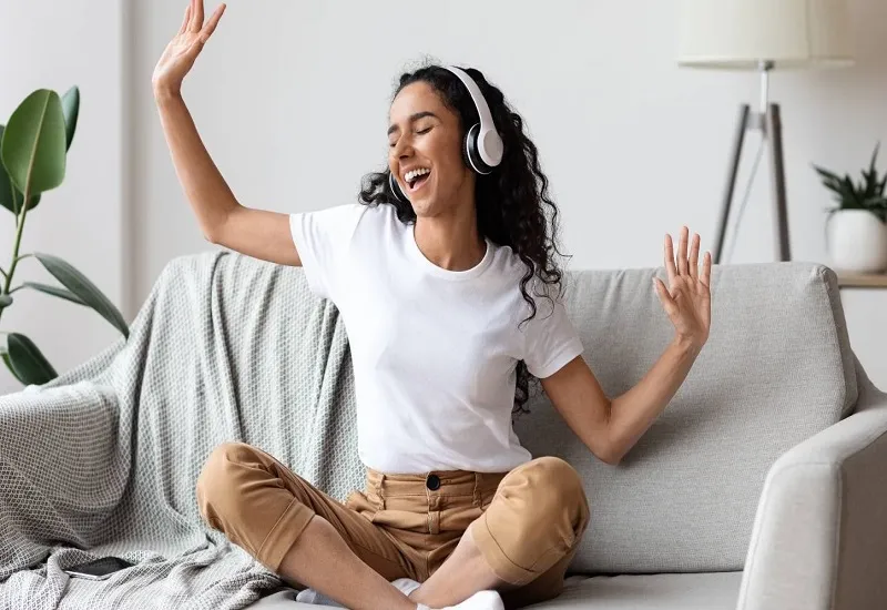 क्या आप लंबे समय तक अकेले खुश रहेंगे? इसका जवाब आपकी जुड़ाव शैली पर निर्भर हो सकता है