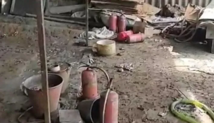 बिजनौर: पटाखा फैक्ट्री में लगी आग, तीन लोग झुलसे