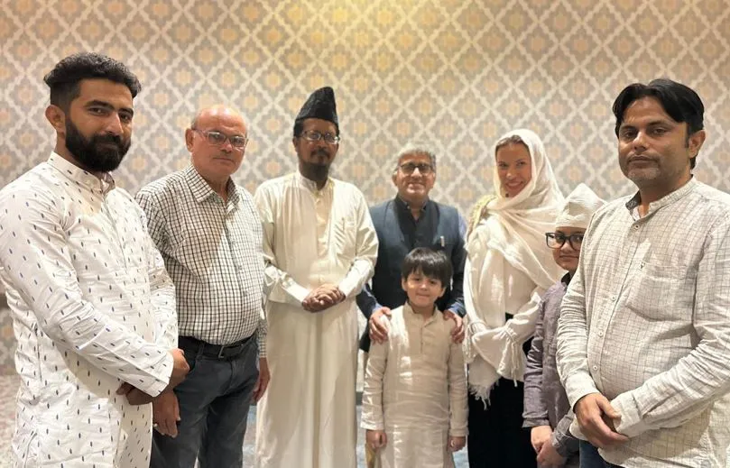 Bareilly News: अमेरिकी दूतावास के उच्चाधिकारियों ने दरगाह पर दी हाजिरी