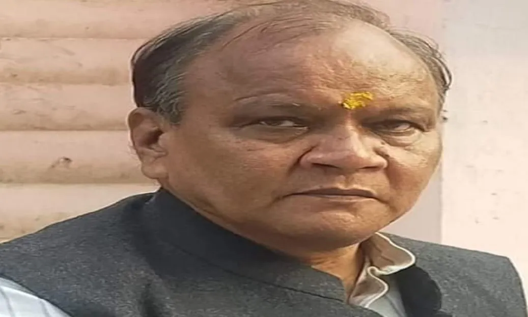 Bareilly News: लाखों के कर्जदार हैं छत्रपाल गंगवार, बिना गहने के हैं पत्नी