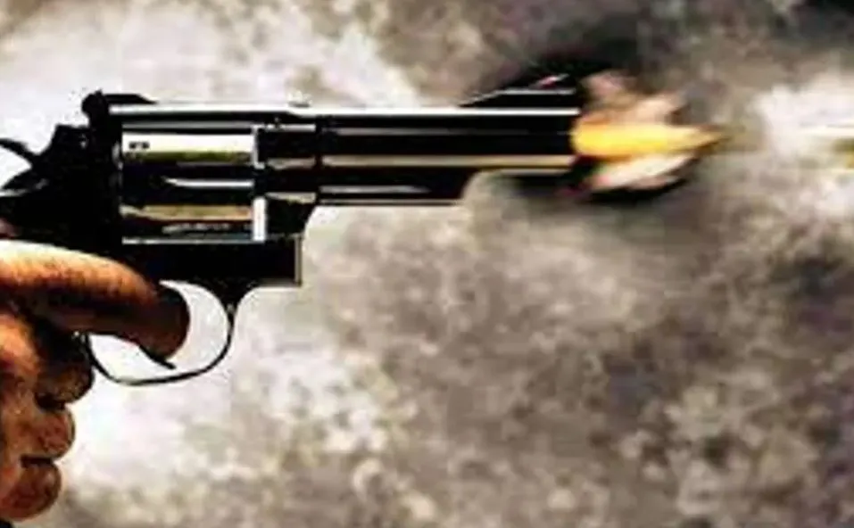 Bareilly News: दबंग ने दुकान पर बैठे हलवाई को मारी गोली, आरोपी के खिलाफ हत्या के प्रयास की रिपोर्ट दर्ज