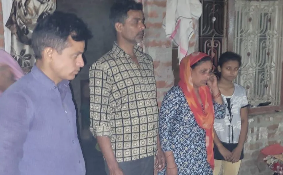 बदायूं: तमंचे के बल पर परिवार को बंधक बनाकर तीन लाख की डकैती, बदमाश जेवर और नगदी लूटकर फरार