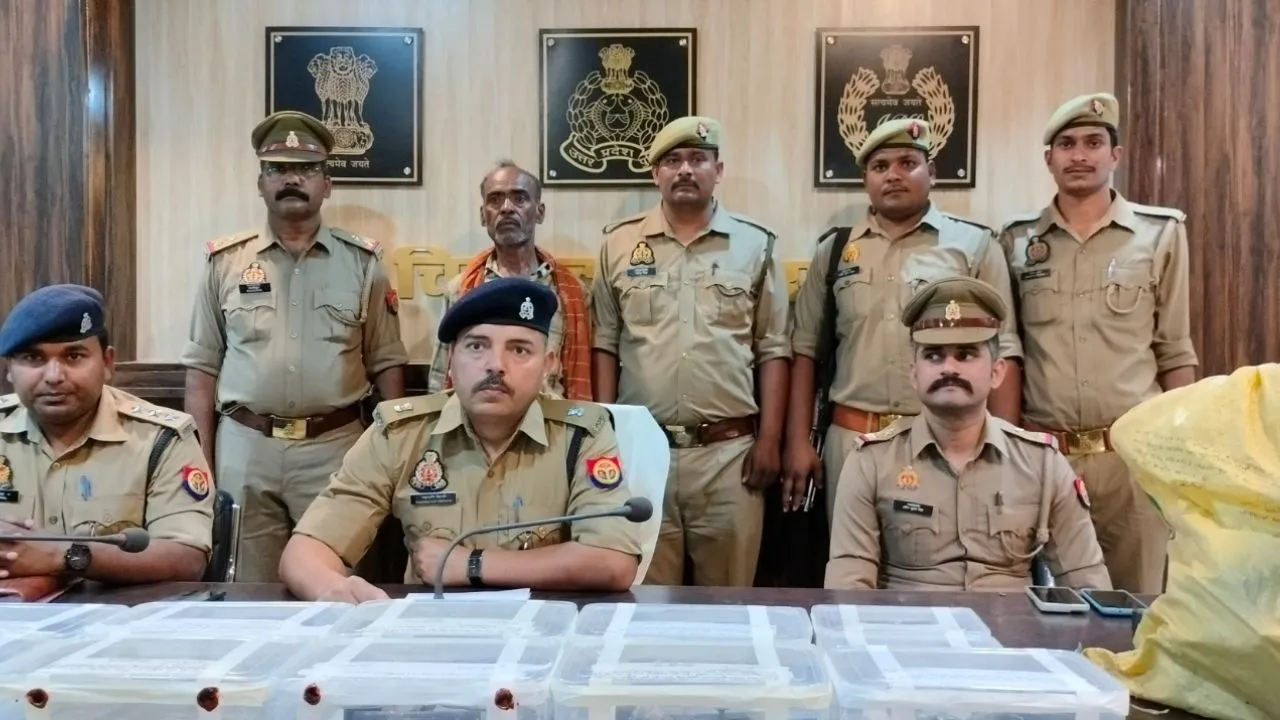 Chitrakoot: अवैध असलहा बनाने के कारखाने का भंडाफोड़; एक आरोपी गिरफ्तार, कई हथियार बरामद