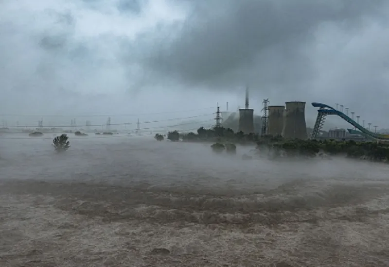 चीन में भारी बारिश के कारण तीन लोगों की मौत, 11 लापता...खोज-बचाव अभियान जारी