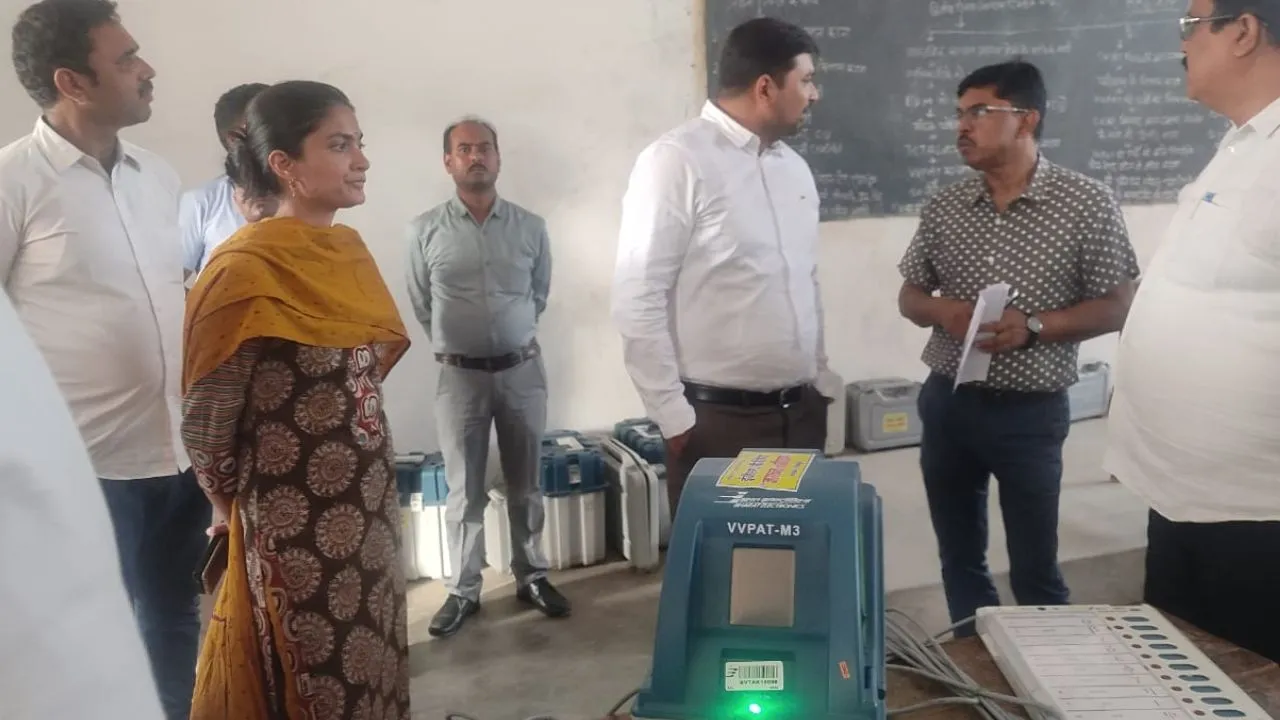 Chitrakoot: लोकसभा चुनाव संबंधी प्रशिक्षण में आठ चुनावकर्मी पाए गए गैरहाजिर, दर्ज होगी एफआईआर