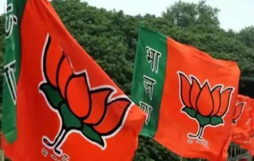 छत्तीसगढ़: निर्वाचन आयोग ने धार्मिक पोस्टर पर तस्वीर को लेकर बीजेपी उम्मीदवार को जारी किया नोटिस 
