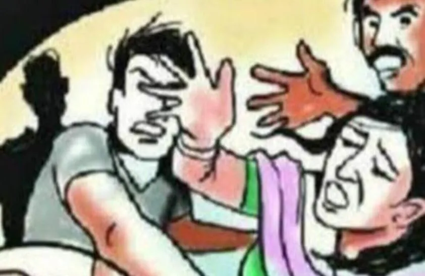 पीलीभीत: बिजली चोरी कर रहे पड़ोसी ने महिला को पीटा, बचाने आए पति और बेटी की भी कर दी पिटाई 