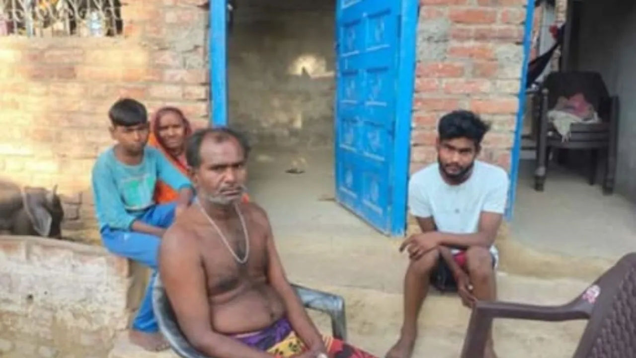 UP: अचानक जाग उठा मुर्दा! बोला- ‘अम्मा-बाबू, मैं मरा नहीं जिंदा हूं; सुनकर परिजन हुए हैरान, पुलिस के भी उड़े होश