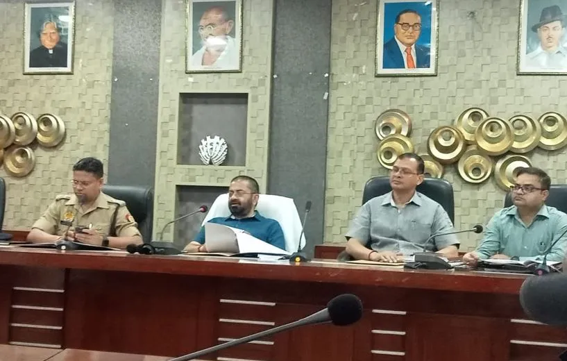 मुरादाबाद: निर्वाचन आयोग के नियमों का सभी करें पालन, मीडिया का सहयोग अहम- जिला निर्वाचन अधिकारी